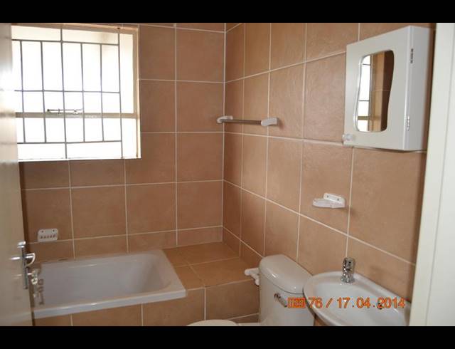 3 BEDROOM PROPERTY TO RENT IN DENNEOORD